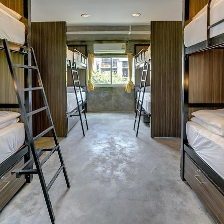 Revolution Hostel Asoke Bangkok Exterior photo