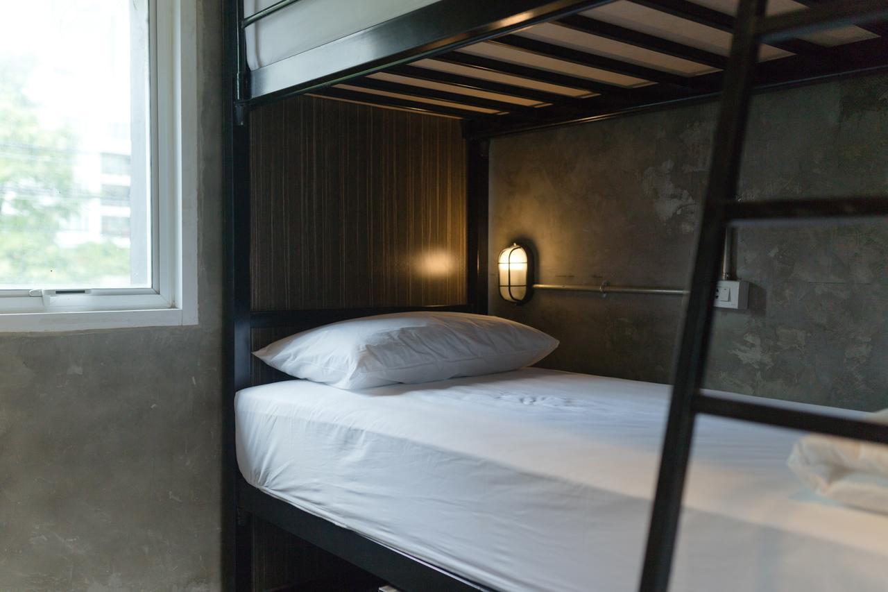 Revolution Hostel Asoke Bangkok Exterior photo