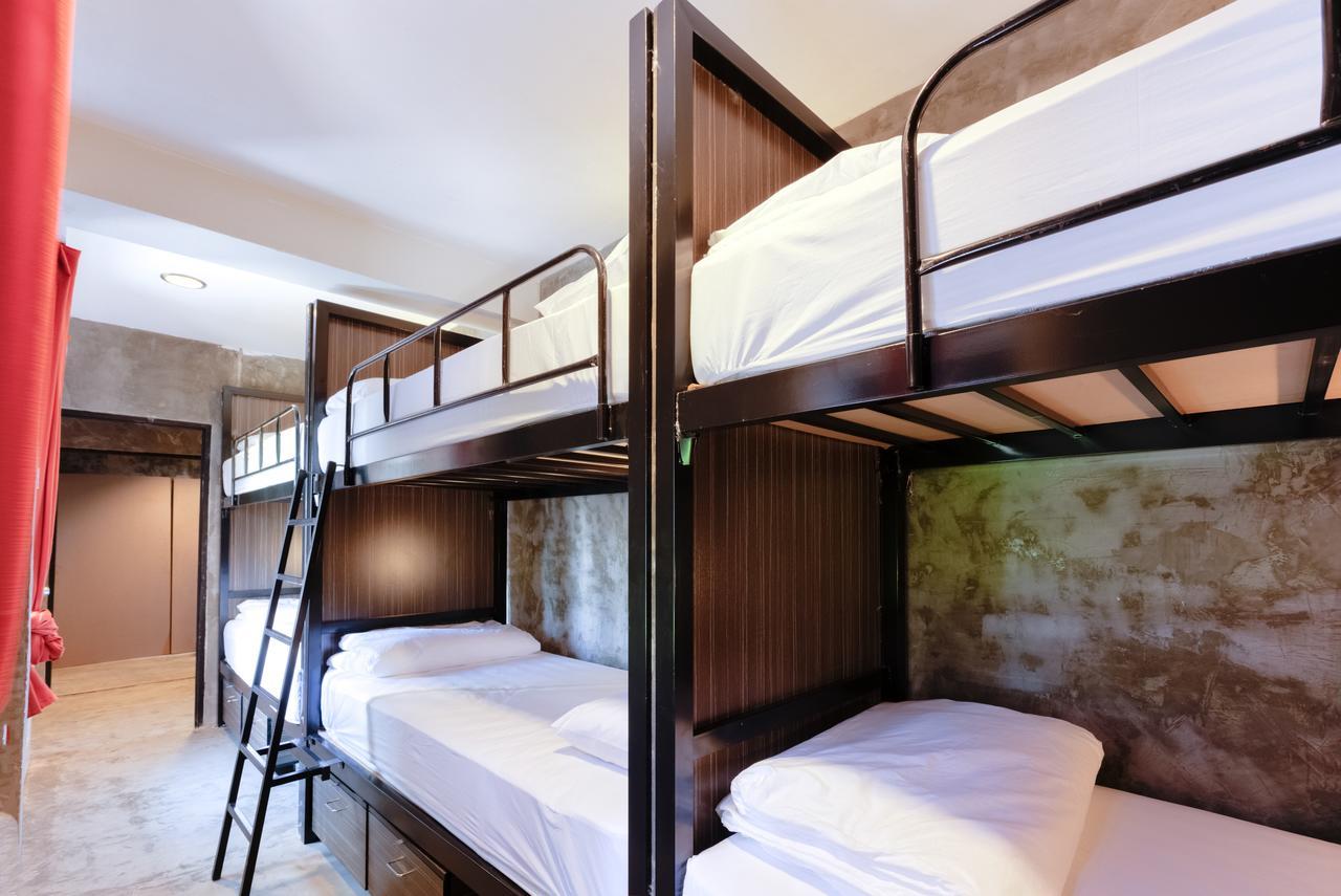 Revolution Hostel Asoke Bangkok Exterior photo