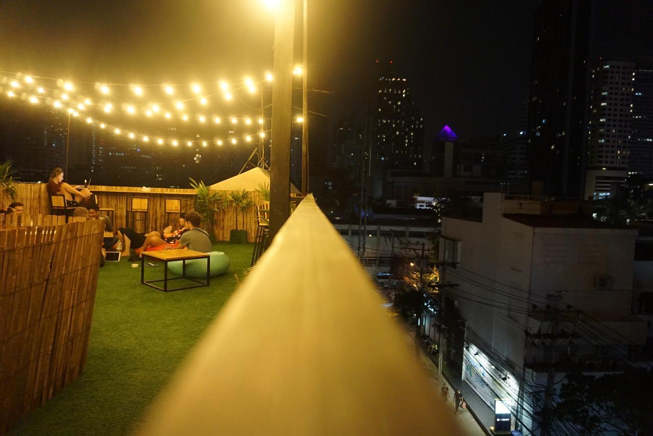 Revolution Hostel Asoke Bangkok Exterior photo